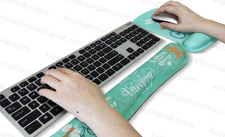 Mousepad With Wrist Rest Detail 8